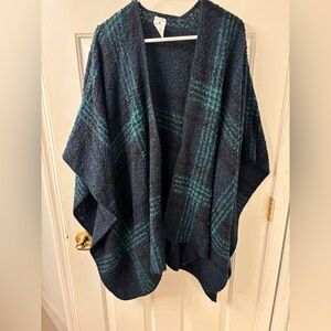 WOOLRICH OS FITS ALL GREEN BKACK CAPE PONCHO EUC OPEN NO POCKETS WOMENS